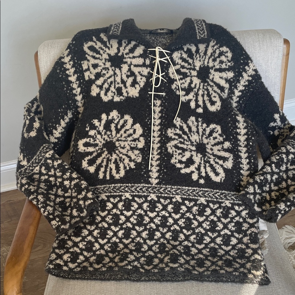 SALE!!Black and Cream Floral Knit Sweater